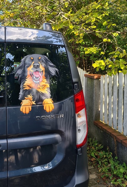 KD_Hovawart_Aufkleber_240920202 Hovawart Aufkleber auf einem Dacia Dokker