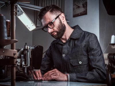 Du möchtest ein ganz individuelles Brustgeschirr für deinen Hund? Dann stellen wir uns deiner Herausforderung. 