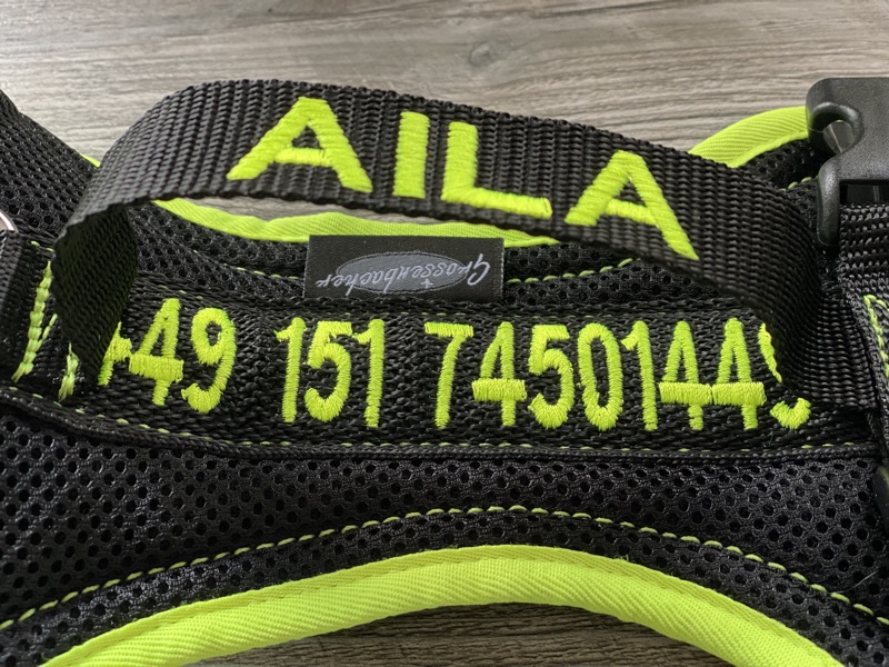 Bestickte_Hundegeschirre2 Besticktes und personalisiertes Hundegschirr