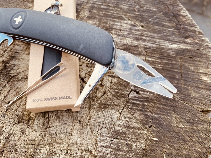 Taschenmesser mit Zeckenhaken2 Taschenmesser mit Zeckenhaken und Lupe