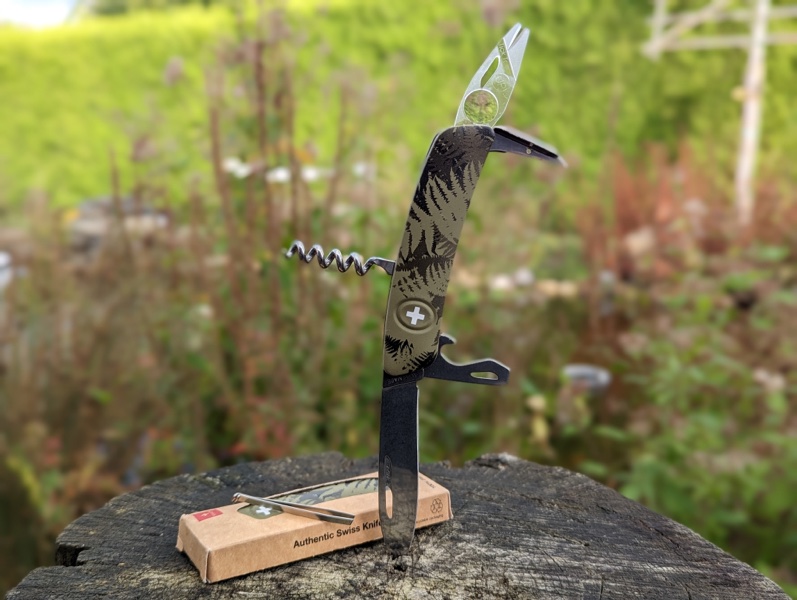 Taschenmesser mit Zeckenhalen 2 Taschenmesser mit Zeckenhaken und Lupe